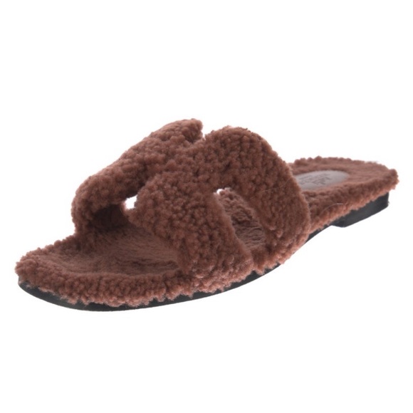 AUTH Hermes Oran Sandals in Shearling - Picture 3 of 5